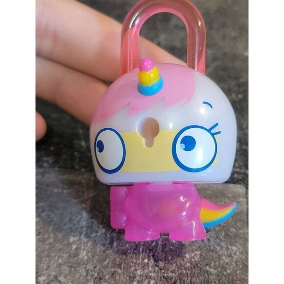 Hasbro 2017 lock Stars pink unicorn toy figure mythical - Picture 2 of 4
